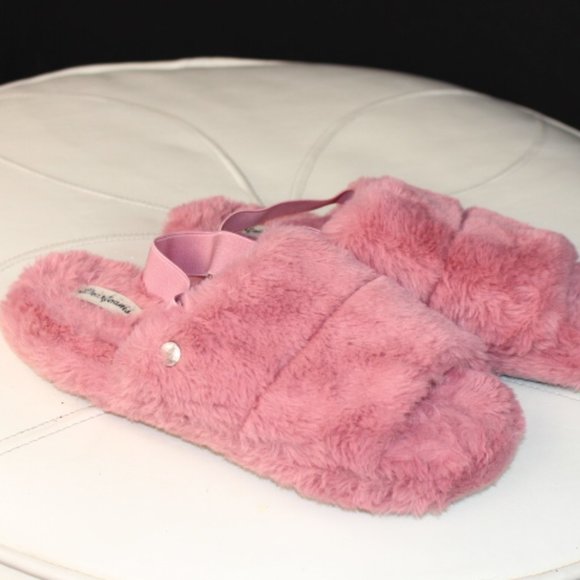 dearfoams Shoes Dearfoams Pink Fuzzy Slipper Poshmark